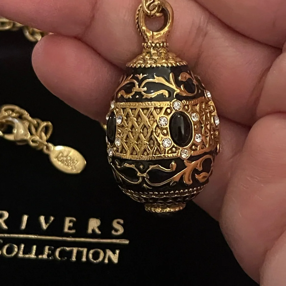 Joan Rivers Faberge style black enamel diamanté gold tone metal V Pendant - Picture 5 of 10